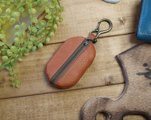 コーヒー豆形状のカラビナ付きコインケース / mame -camel- 小銭入れ