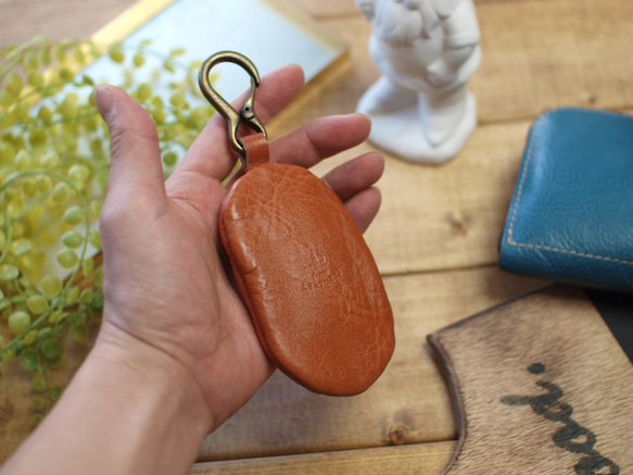 コーヒー豆形状のカラビナ付きコインケース / mame -camel- 2枚目の画像