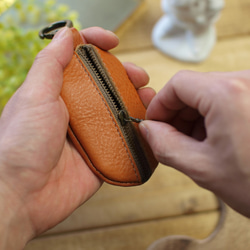 コーヒー豆形状のカラビナ付きコインケース / mame -camel- 3枚目の画像