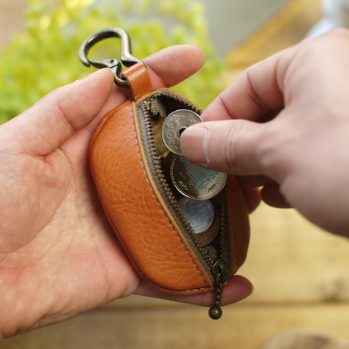 コーヒー豆形状のカラビナ付きコインケース / mame -camel- 小銭入れ