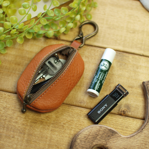 コーヒー豆形状のカラビナ付きコインケース / mame -camel- 小銭入れ