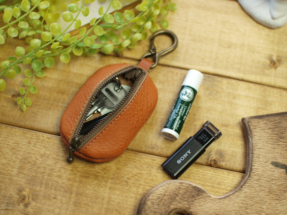 コーヒー豆形状のカラビナ付きコインケース / mame -camel- 5枚目の画像