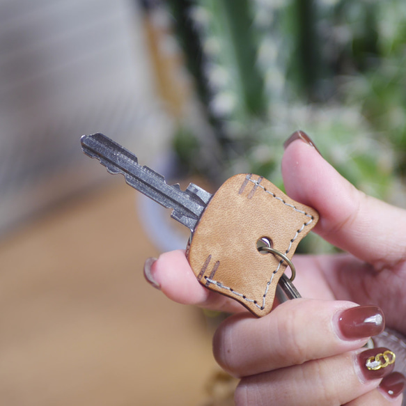 ちいさな存在感の猫型キーキャップchobi -ウィスキー- 1枚目の画像