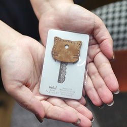 ちいさな存在感の猫型キーキャップchobi -ウィスキー- 2枚目の画像