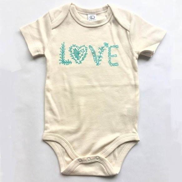 【ベビー用】親子お揃い半袖ロンパース「All You Need Is Love」リンクコーデ 1枚目の画像