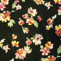 【セール品】花柄プリント ローブ風カシュクールワンピース  Ｍ～Ｌサイズ 黒色 7枚目の画像