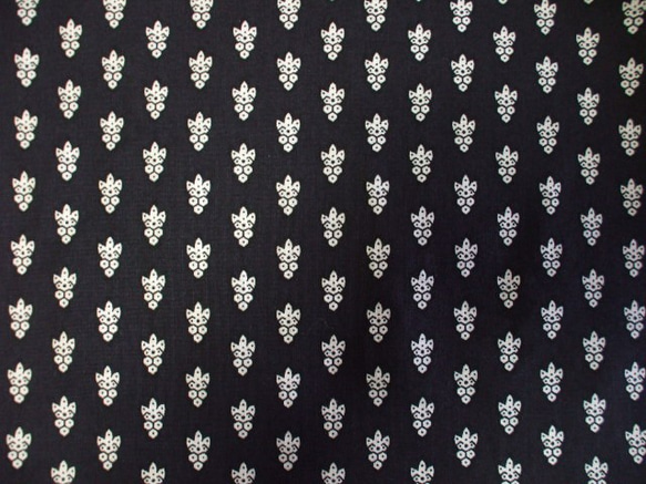 黒地×プロヴァンス風柄プリント 小さいショールカラーのブラウス 着丈６４ｃｍ Ｓ～Ｍサイズ 綿シーチング 受注生産 8枚目の画像