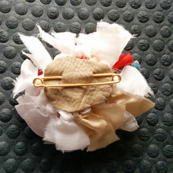 糸糸のハレノヒコサージュ。11 2枚目の画像