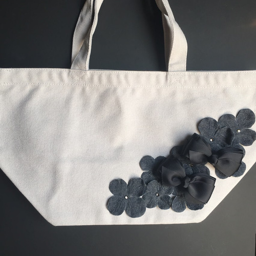 BLACK DENIMお花とリボンのトートバッグ デニム ラインストーン