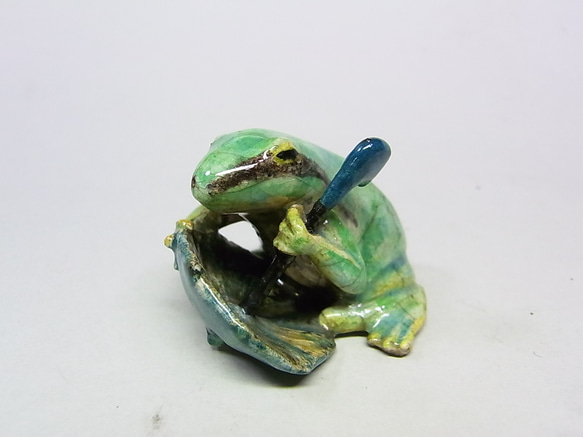 ◇『傘を持ったカエル』(蛙) atelier_juni 陶芸細工 1枚目の画像