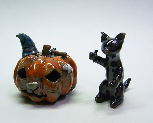 ◇『ハロウィンのかぼちゃを彫る黒猫』 atelier_juni 陶芸細工 その他