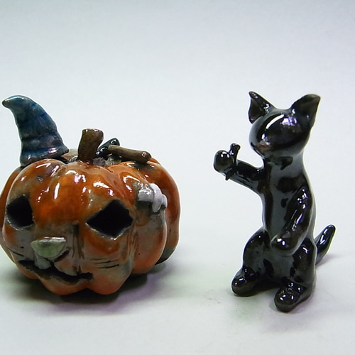 ◇『ハロウィンのかぼちゃを彫る黒猫』 atelier_juni 陶芸細工 その他