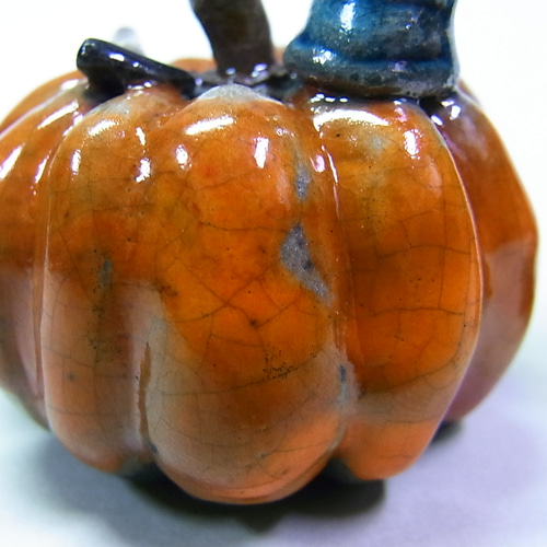 ◇『ハロウィンのかぼちゃを彫る黒猫』 atelier_juni 陶芸細工 その他