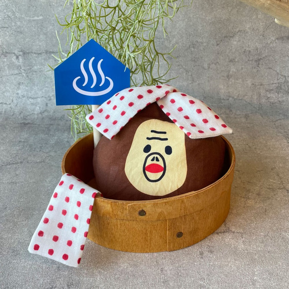 【文字オーダーOK!】温泉おさるのころりんポーチ(赤丸) 1枚目の画像