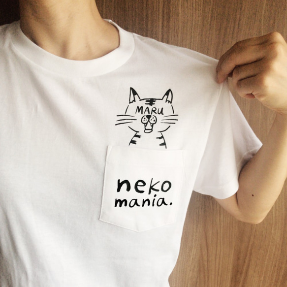 【名前印刷可】顔ネーム 猫ポケットTシャツ 1枚目の画像