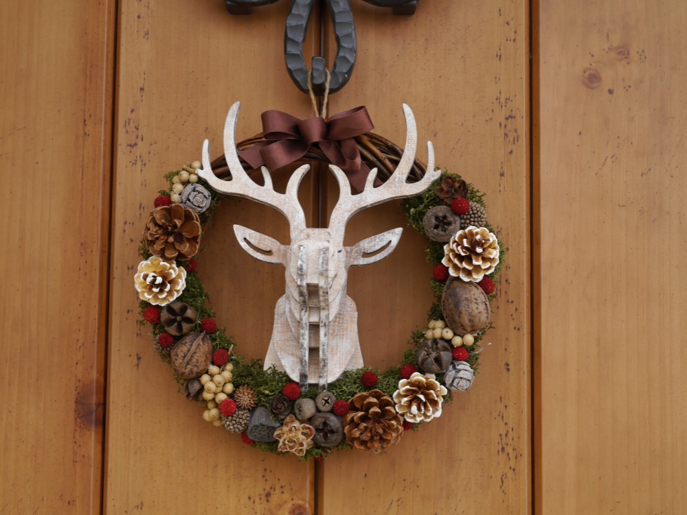 Creema限定」トナカイと木の実のクリスマスリース☆すこ～し横長