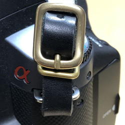 カメラストラップ/おしゃれ/シンプル/革/日本製オイルヌメ革使用/一眼レフミラーレス用/ブラック 5枚目の画像