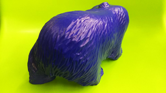 熊の木彫り　魔改造　青色（ブルー）　オーダーメイドも可能です。 3枚目の画像