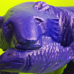 熊の木彫り　魔改造　青色（ブルー）　オーダーメイドも可能です。 6枚目の画像