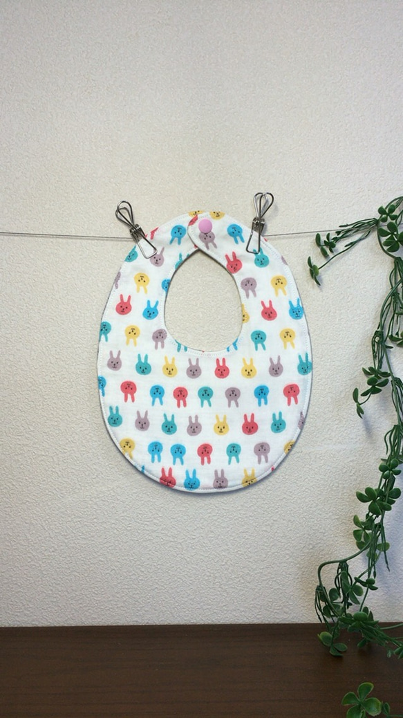 カラフル うさぎ柄ラウンドスタイ 1枚目の画像