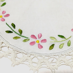 マシン刺繍 お花のドイリー 1枚目の画像