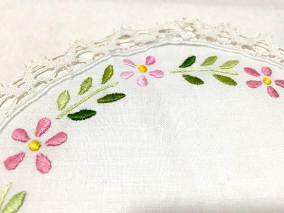 マシン刺繍 お花のドイリー 3枚目の画像