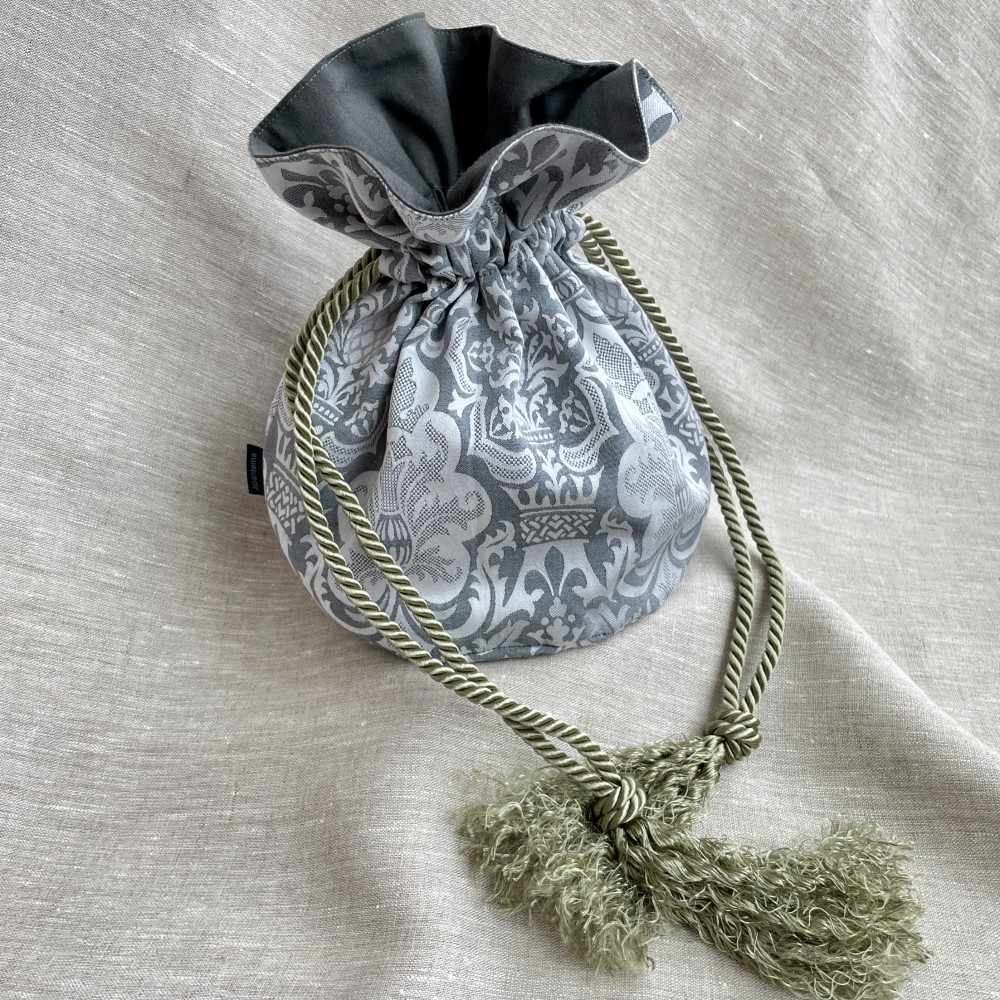 【受注製作】インポートジャガード生地のまぁるい巾着 -グレイ-