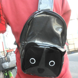 【送料無料】ボディバッグ　人気　コーギー の リュック　合皮　ブラック　ショルダーバッグ　ワンショルダー　犬柄　犬グッズ 5枚目の画像