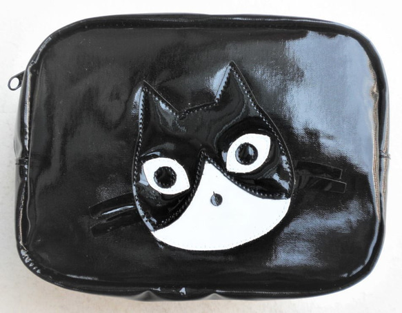 ハチワレ猫のポーチ ブラック 猫 雑貨 グッズ 柄 モチーフ 好き プレゼント 小物 コスメ 化粧 おもしろ かわいい 1枚目の画像