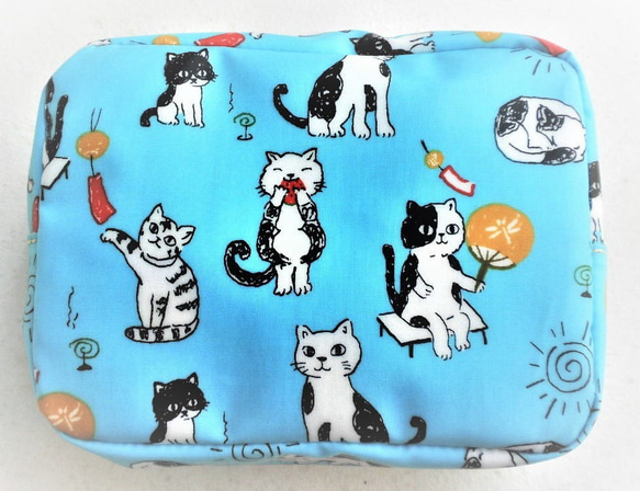 猫柄のポーチ ブルー 猫 雑貨 グッズ 柄 モチーフ プレゼント 小物 コスメ 化粧 おもしろ かわいい 1枚目の画像
