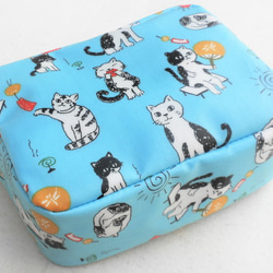猫柄のポーチ ブルー 猫 雑貨 グッズ 柄 モチーフ プレゼント 小物 コスメ 化粧 おもしろ かわいい 2枚目の画像