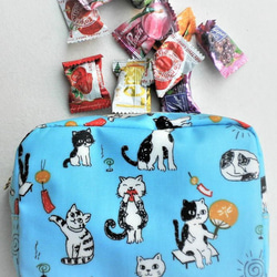 猫柄のポーチ ブルー 猫 雑貨 グッズ 柄 モチーフ プレゼント 小物 コスメ 化粧 おもしろ かわいい 5枚目の画像