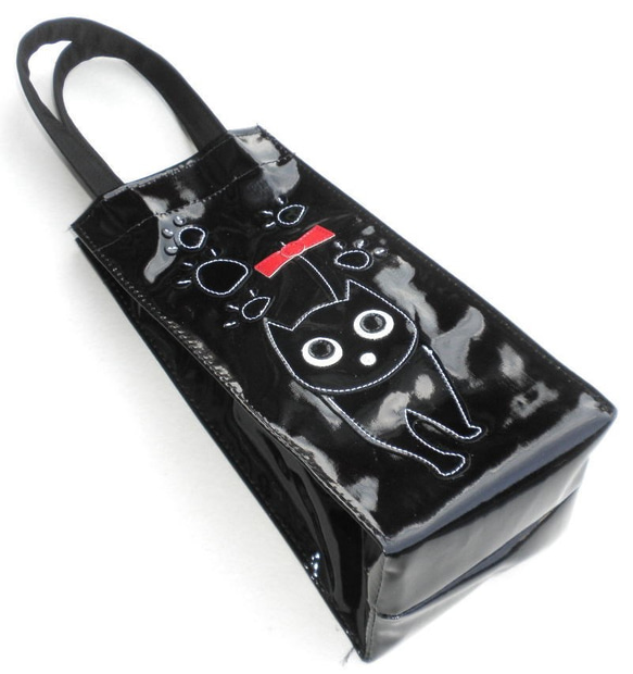 猫 バッグ レディース ペットボトル 水筒 カバー ケース 500m 猫グッズ 雑貨 プレゼント お散歩猫　ブラック 2枚目の画像