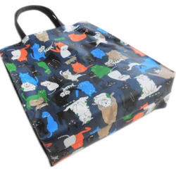 猫柄 トートバッグ A4 サブバッグ エコバッグ イラスト ネイビー 総柄 ビニールコーティングバッグ 2枚目の画像