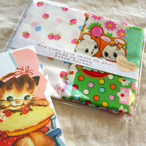 4重ガーゼハンカチ ＊ 2枚セット ＊ 苺×ハニーチューン ＊ メッセージ 