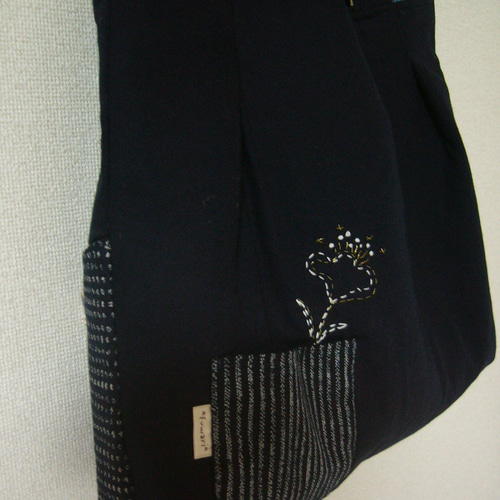 ポケットから花刺繍＊シンプルバッグ トートバッグ ふんわりりん