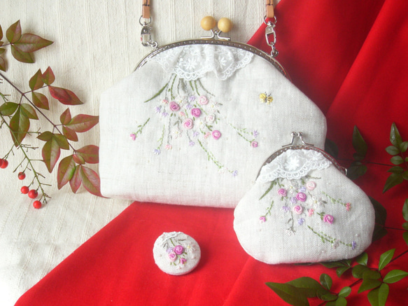 【2019年福袋(Creema限定)】ブーケ刺繍2点セット+刺繍ブローチのおまけ＊ちょうちょ＊ 1枚目の画像