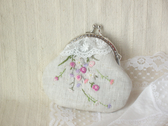 【2019年福袋(Creema限定)】ブーケ刺繍2点セット+刺繍ブローチのおまけ＊ちょうちょ＊ 5枚目の画像