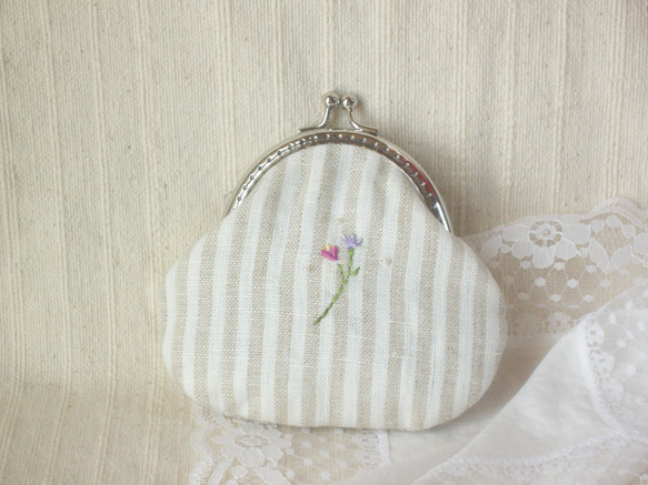 【2019年福袋(Creema限定)】ブーケ刺繍2点セット+刺繍ブローチのおまけ＊ちょうちょ＊ 6枚目の画像