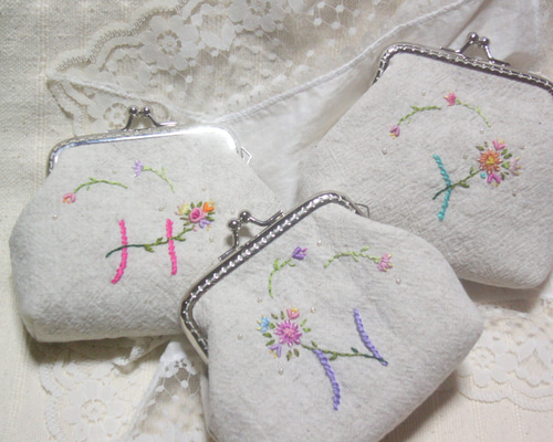 ハンドメイド手刺繍がま口ポーチ☆ Maroです 代引き不可】 ハンドメイド手刺繍がま口ポーチ☆ Maro様専用です