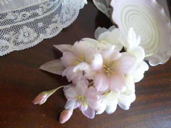 再販＊シルクの桜＊花枝のコサージュ01 2枚目の画像