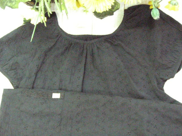 甜美成熟的黑色花卉蕾絲工作服束腰外衣從 M 到 6L 有 3 種尺碼可供選擇。可以微型訂貨！ 第8張的照片