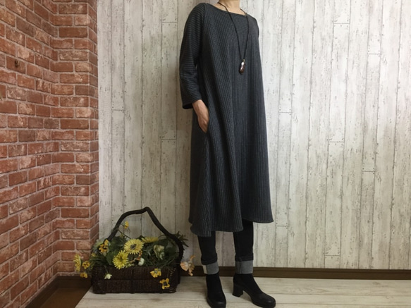 [M-2L] [3L-5L] 2 sizes Stripe [Wool stretch] Flare dress 炭灰色 Pet 第2張的照片