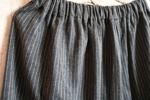 新工作！簡單的中長裙，帶條紋羊毛彈力木炭M〜2L，3L〜5L可訂購 第6張的照片