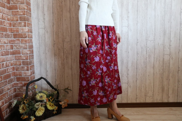 数量限定！赤地系花柄　シンプルなロング丈スカート　M～２L,３L～５L　予約販売　 2枚目の画像