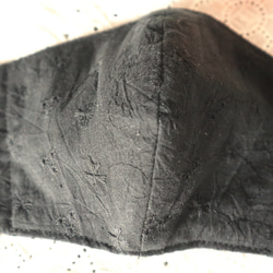 お肌に優しくラブリー♪黒のコットンレースの4枚仕立ての立体マスク　　縫製職人受注制作　不織布おまけ付き 5枚目の画像