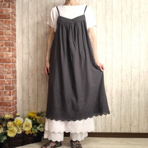 漂亮的扇形蕾絲吊帶背心連衣裙 淺木炭色 M-5L，2 種尺寸，可小批量訂購！ 第1張的照片