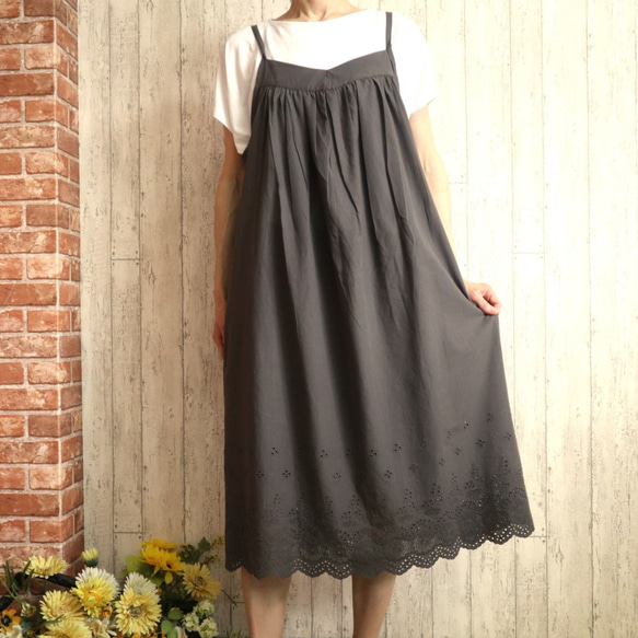 漂亮的扇形蕾絲吊帶背心連衣裙 淺木炭色 M-5L，2 種尺寸，可小批量訂購！ 第3張的照片