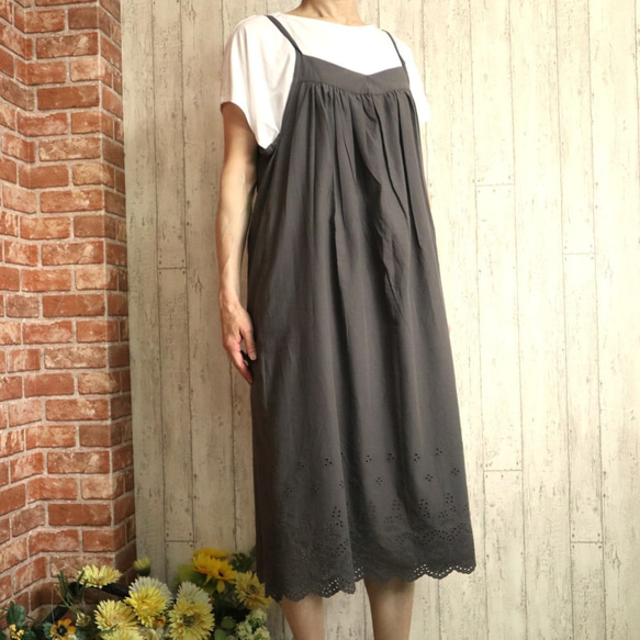 漂亮的扇形蕾絲吊帶背心連衣裙 淺木炭色 M-5L，2 種尺寸，可小批量訂購！ 第4張的照片