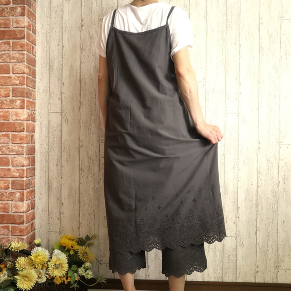 漂亮的扇形蕾絲吊帶背心連衣裙 淺木炭色 M-5L，2 種尺寸，可小批量訂購！ 第6張的照片